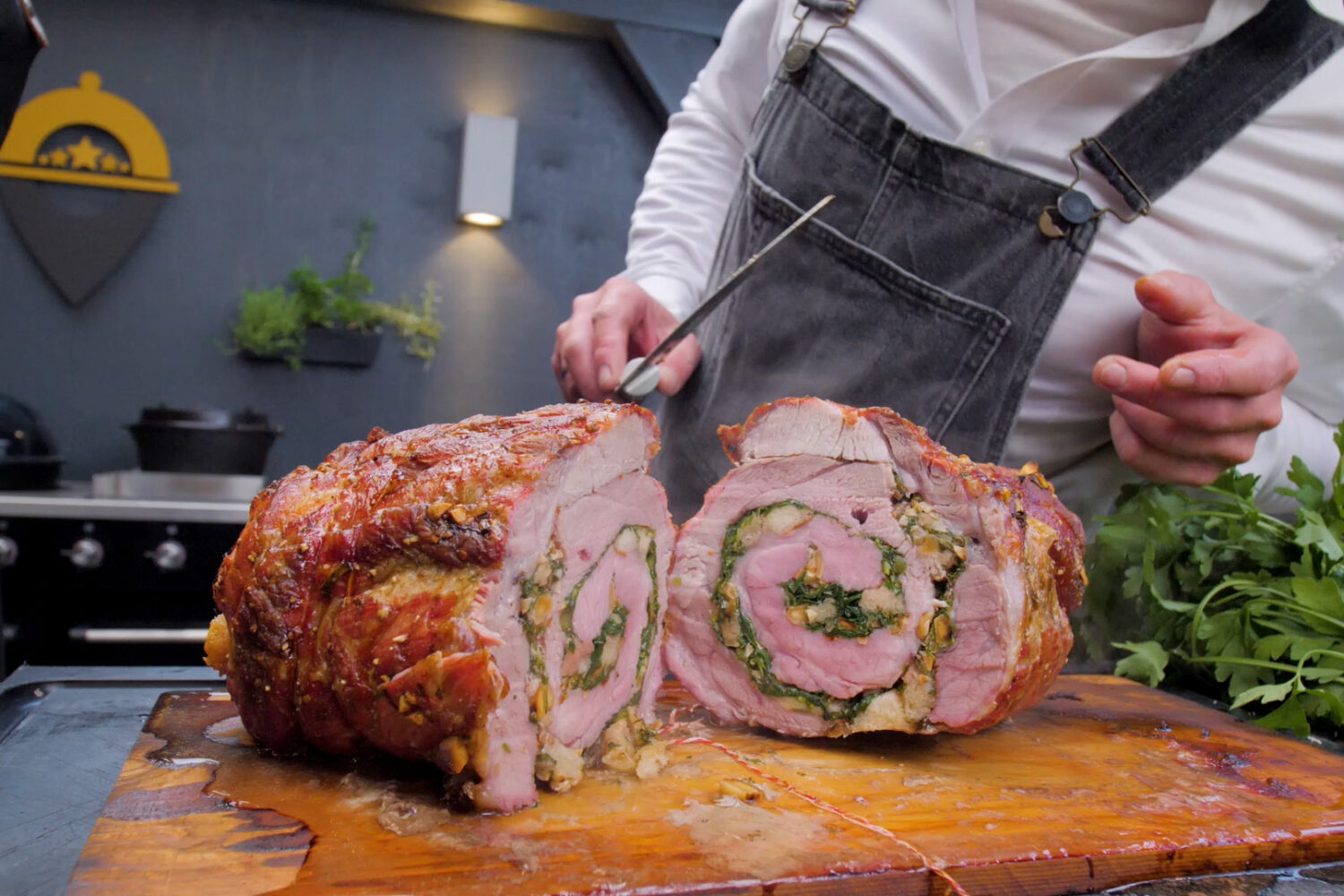 Saftiger Schweinebraten mit Bärlauch-Füllung - Gourmetfreude