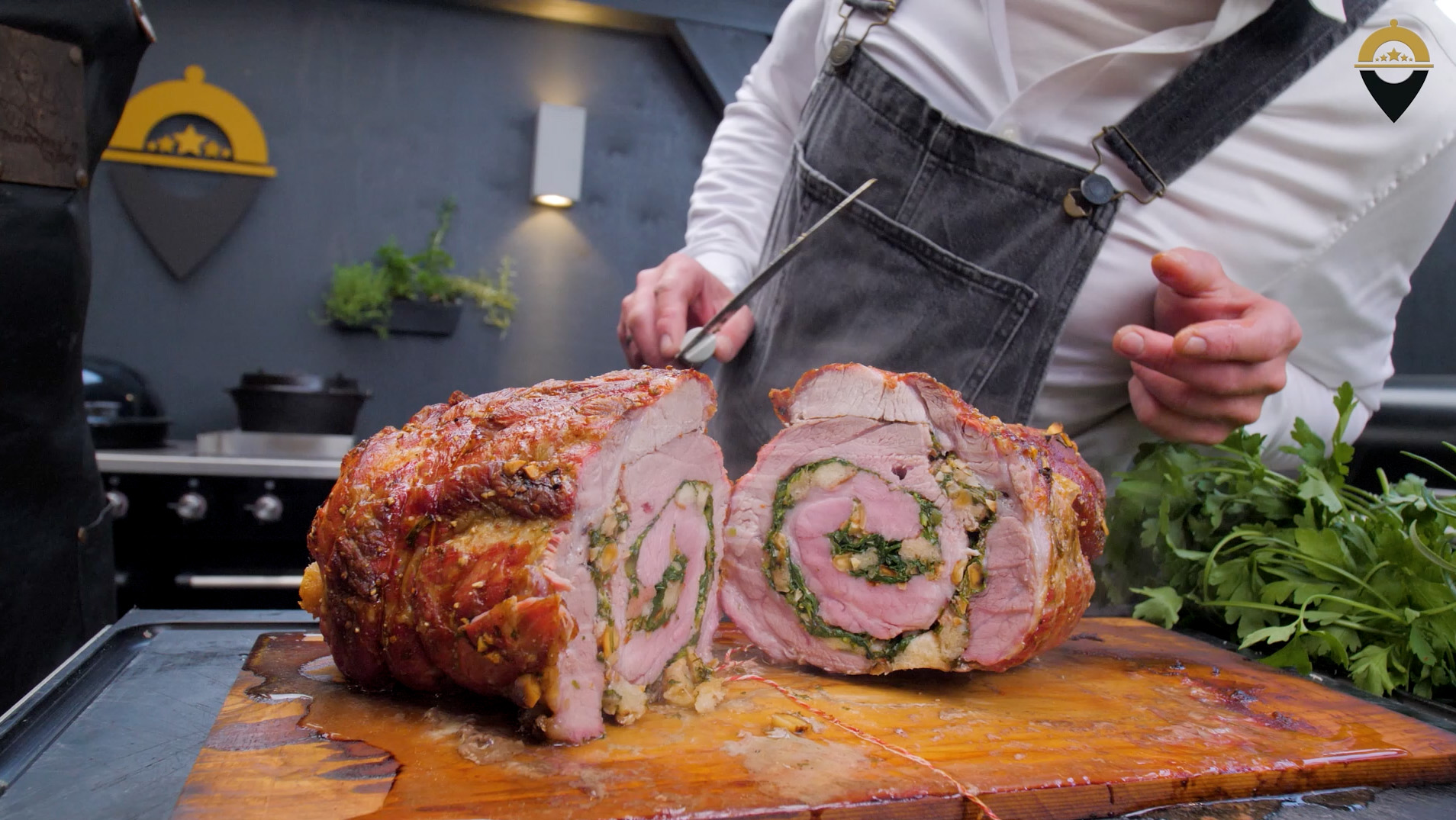 Saftiger Schweinebraten mit Bärlauch-Füllung - Gourmetfreude